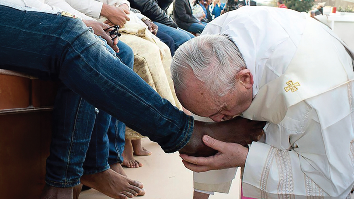 A Jesuit reads a Jesuit pope