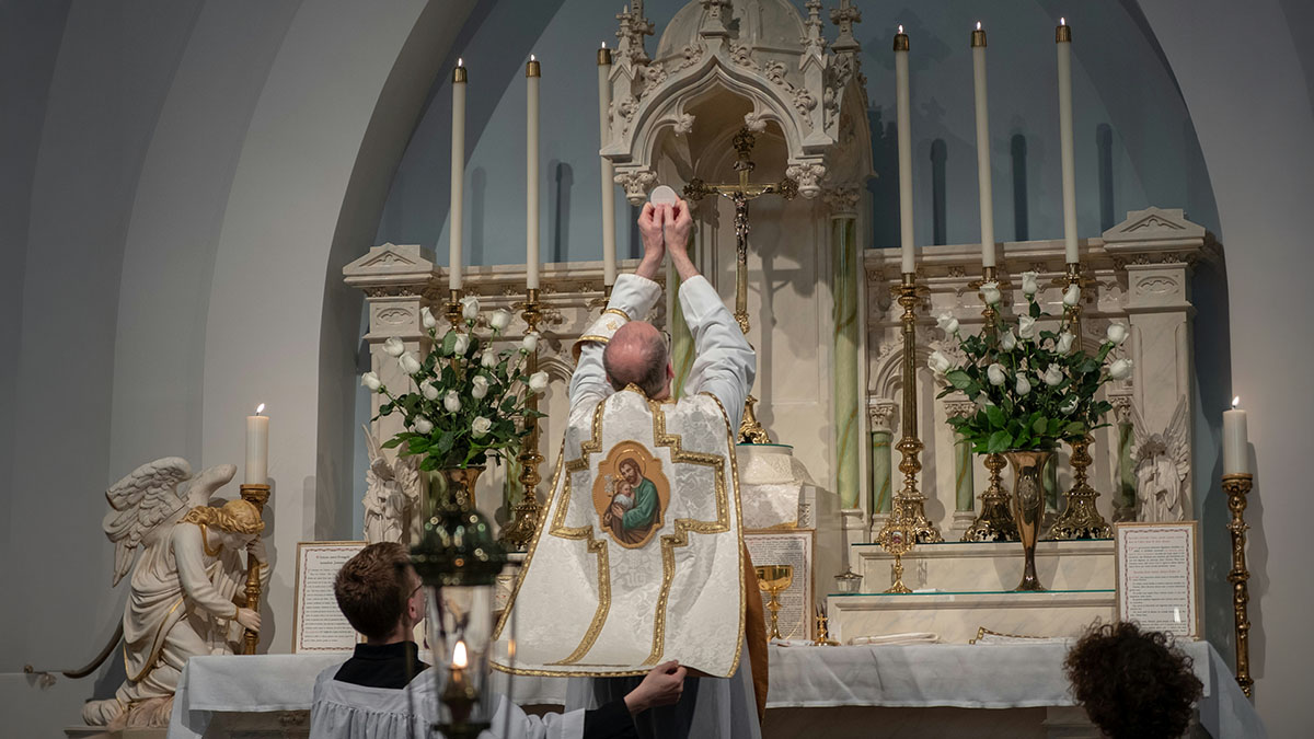 Restorationism divides